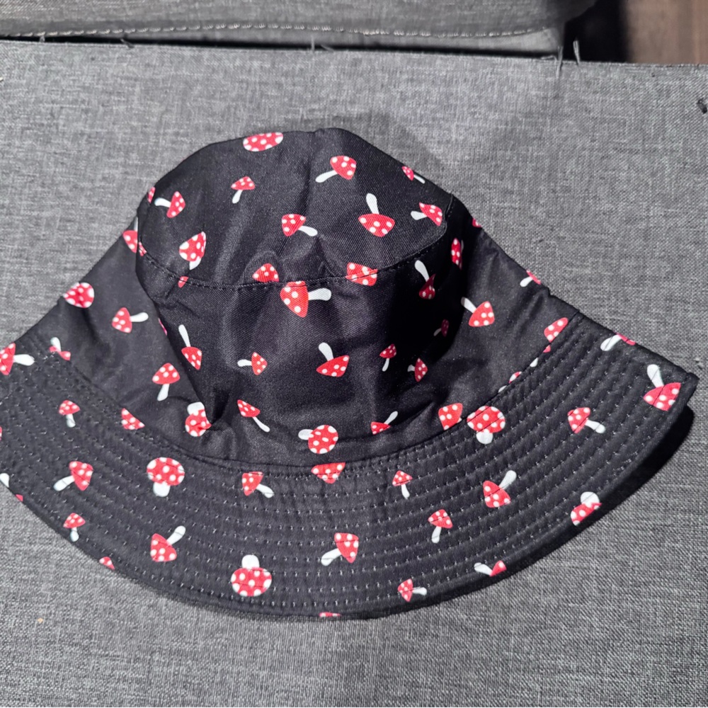 Unisex reversible Mushroom Print Black Sun Hat